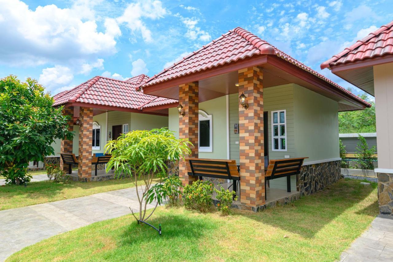 Avarin Resort Pakchong Exterior photo