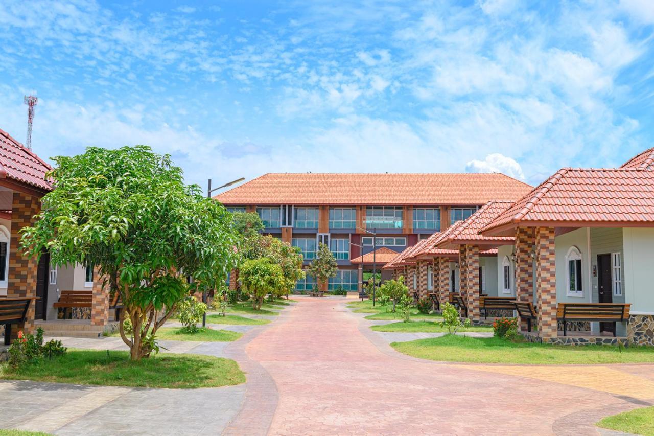 Avarin Resort Pakchong Exterior photo